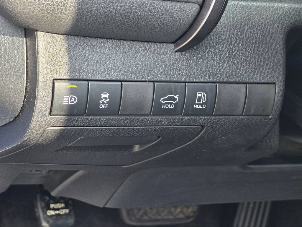 Used 2020 Toyota Camry SE FWD image 37