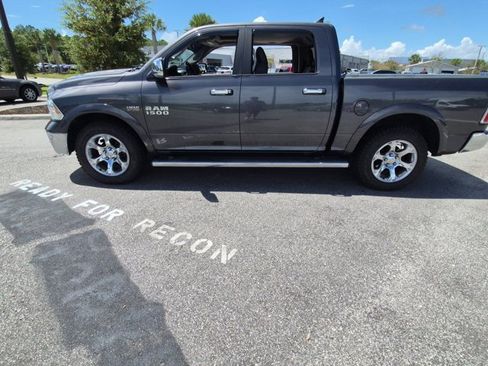 Used 2017 RAM 1500 Laramie w/ Convenience Group AWD/4WD image 5
