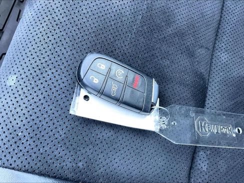 Used 2018 Jeep Grand Cherokee Altitude RWD image 36