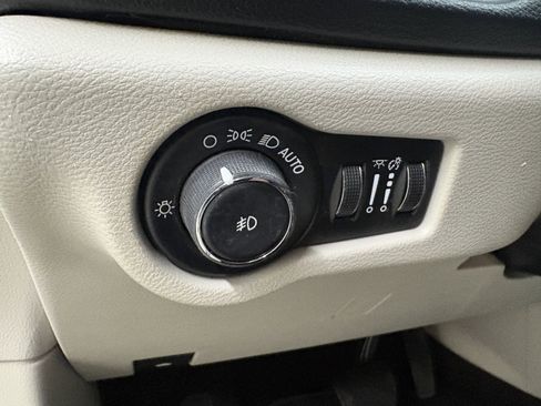 Used 2019 Chrysler Pacifica Limited image 22