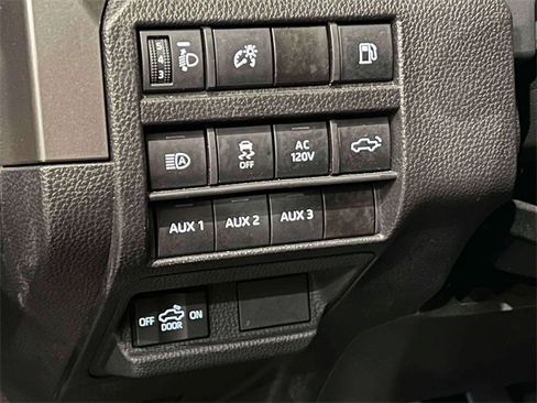 Certified 2025 Toyota Tacoma TRD Off-Road image 24