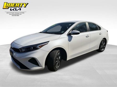 Used 2023 Kia Forte LXS w/ LXS Technology Package FWD image 3