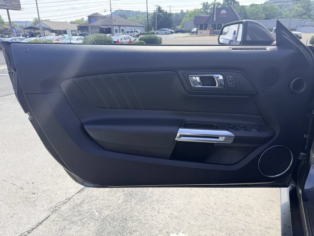 Used 2016 Ford Mustang Premium RWD image 19