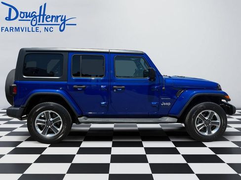 Used 2018 Jeep Wrangler Unlimited Sahara AWD/4WD image 6