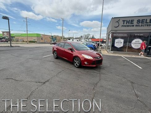 Used 2014 Ford Focus SE w/ Equipment Group 201A image 1