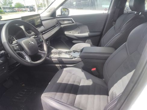 Used 2025 Mitsubishi Outlander SE AWD/4WD image 4