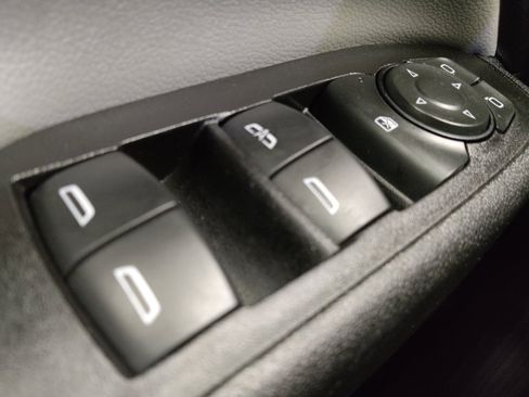 Used 2020 Chevrolet Equinox LS w/ LPO, Cargo Package FWD image 27