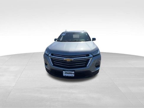 Used 2023 Chevrolet Traverse LT image 3