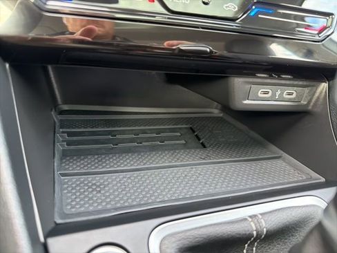 Certified 2025 Volkswagen Jetta SEL image 16