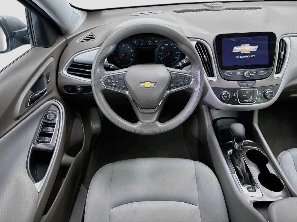 Used 2023 Chevrolet Malibu LS FWD image 10