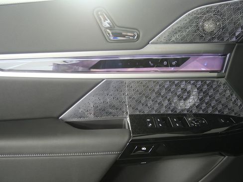 New 2026 BMW 760i xDrive w/ Executive Package image 8