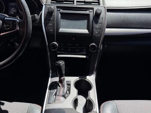 Used 2017 Toyota Camry SE FWD image 7