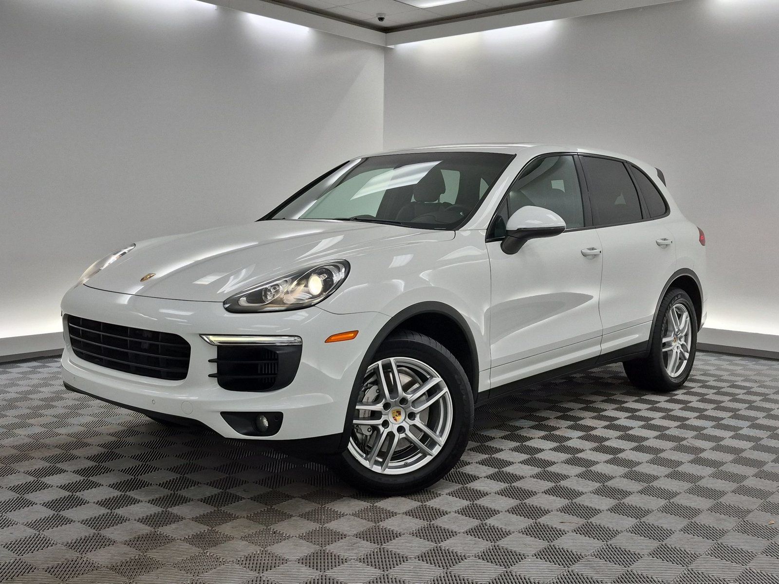 Used 2018 Porsche Cayenne S AWD/4WD image 1
