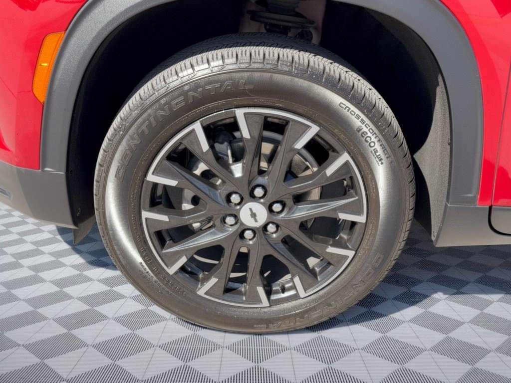 Certified 2026 Chevrolet Traverse LT w/ Sun and Wheel Package FWD image 13