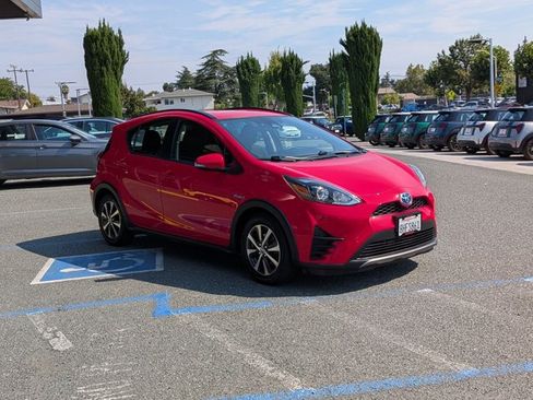 Used 2019 Toyota Prius C w/ Carpet Mat Package FWD image 3