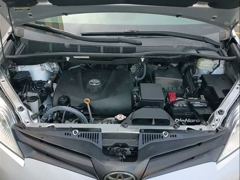 Used 2020 Toyota Sienna L image 14