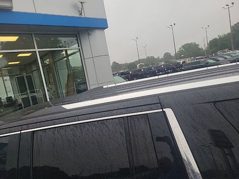 Used 2020 Chevrolet Suburban Premier AWD/4WD image 18