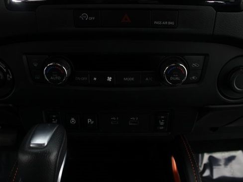 Used 2024 Nissan Frontier PRO-4X w/ Pro Convenience Package image 6