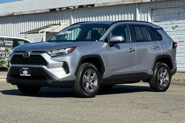 Used 2025 Toyota RAV4 XLE AWD/4WD image 8