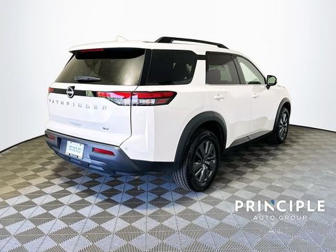 Used 2024 Nissan Pathfinder SV FWD image 10