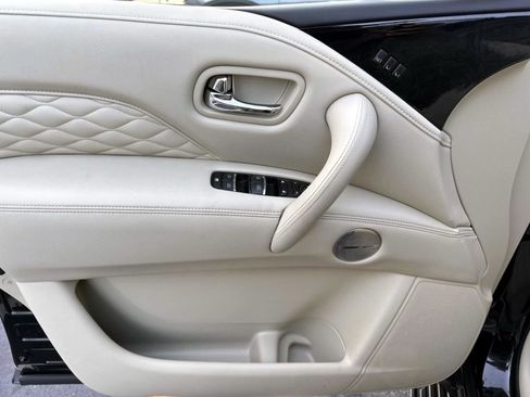 Used 2024 INFINITI QX80 Sensory image 7