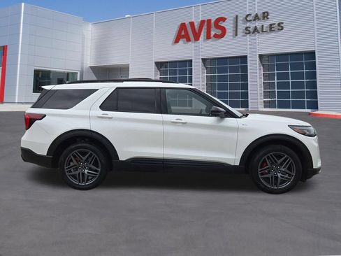 Used 2025 Ford Explorer ST-Line w/ ST-Line Street Pack AWD/4WD image 5