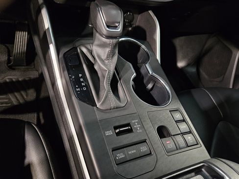 Used 2024 Toyota Highlander XLE image 33