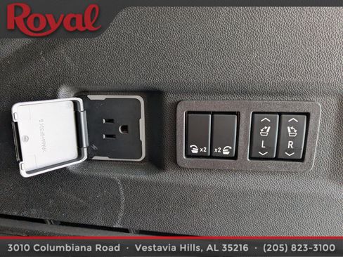 Used 2024 GMC Yukon Denali Ultimate AWD/4WD image 15