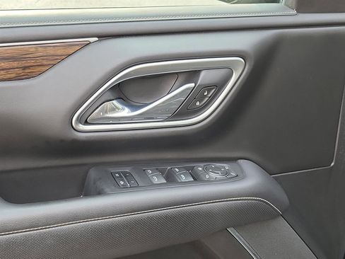 Used 2021 Chevrolet Tahoe Premier w/ Premium Package image 23