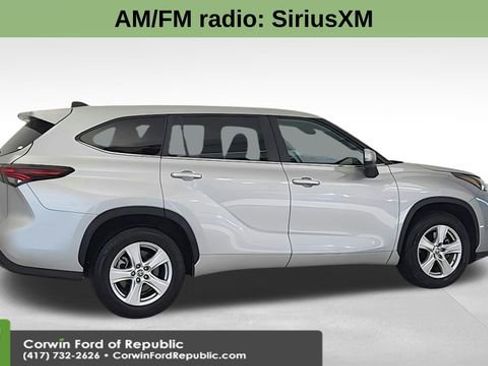 Used 2024 Toyota Highlander LE image 9