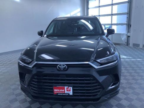 Used 2025 Toyota Grand Highlander AWD image 16