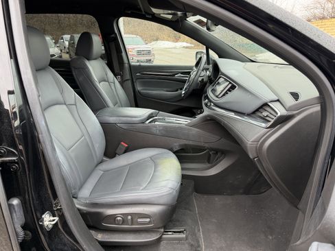 Used 2023 Buick Enclave Essence image 11