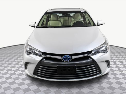 Used 2017 Toyota Camry XLE image 2