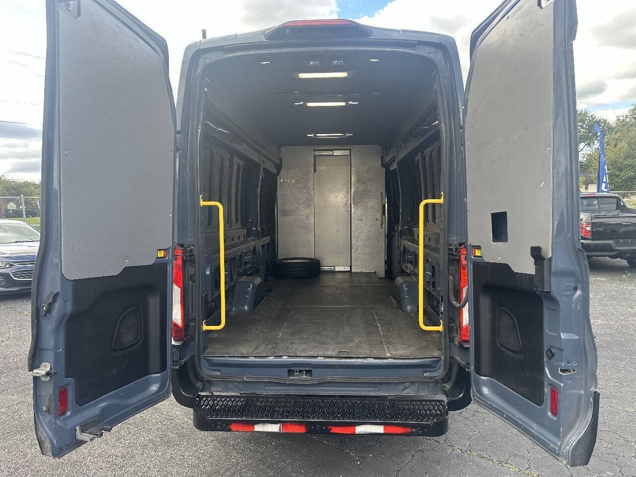 Used 2019 Ford Transit 250 148 High Roof Extended RWD image 9