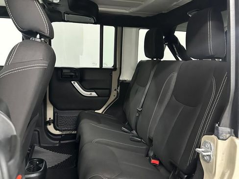 Used 2018 Jeep Wrangler Unlimited Sahara w/ Dual Top Group AWD/4WD image 22