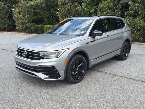 Used 2023 Volkswagen Tiguan SE R-Line FWD image 3