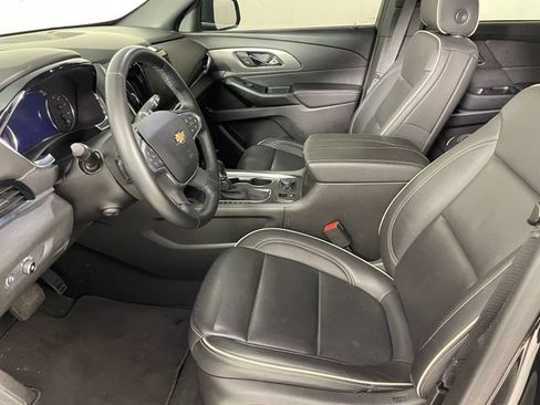 Certified 2023 Chevrolet Traverse Premier FWD image 2