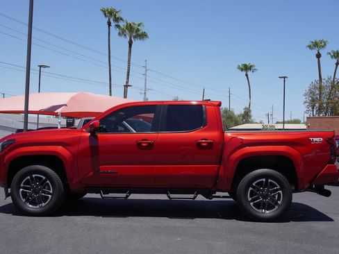 Used 2025 Toyota Tacoma TRD Sport AWD/4WD image 2