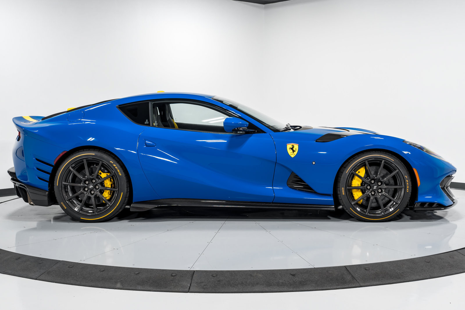 Used 2022 Ferrari 812 Competizione RWD image 15