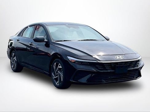 Used 2025 Hyundai Elantra Sport FWD image 10