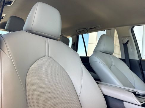 Certified 2024 Toyota Grand Highlander AWD image 22