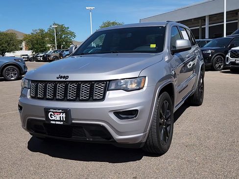 Used 2019 Jeep Grand Cherokee Altitude AWD/4WD image 3