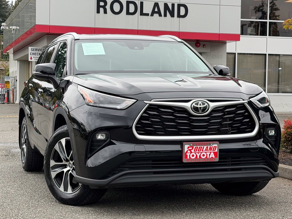 Used 2023 Toyota Highlander XLE AWD/4WD image 1
