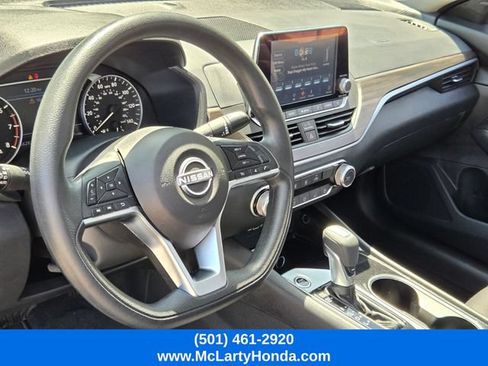 Used 2024 Nissan Altima 2.5 SV FWD image 8