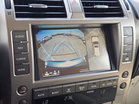 Used 2020 Lexus GX 460 Luxury w/ Accessory Package AWD/4WD image 18