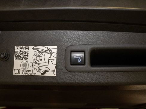 Used 2021 Toyota Sienna XLE image 7