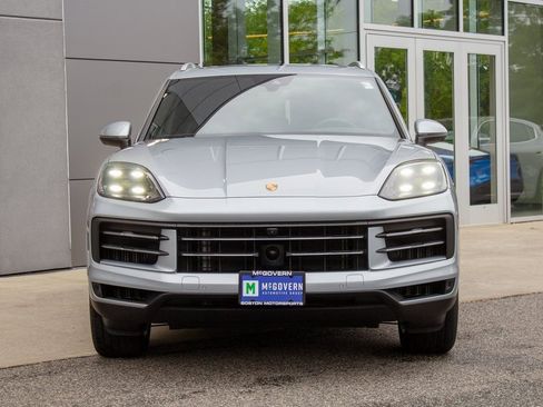 Used 2024 Porsche Cayenne w/ Premium Package image 2