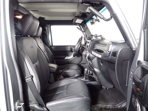 Used 2014 Jeep Wrangler Unlimited Rubicon w/ Connectivity Group image 36