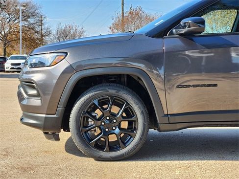 Certified 2023 Jeep Compass Altitude image 9