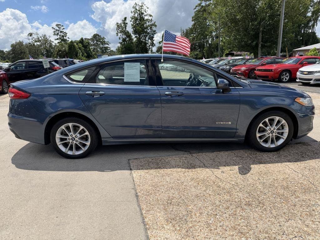 Used 2019 Ford Fusion SE FWD image 4